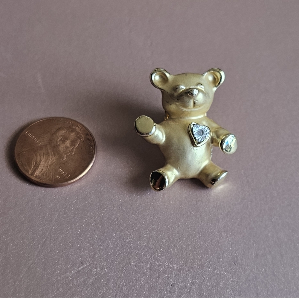 Genuine Vintage Signed Gigi Giusti Gold-tone Teddy Bear Pin with Silver Heart - Picture 2 of 4